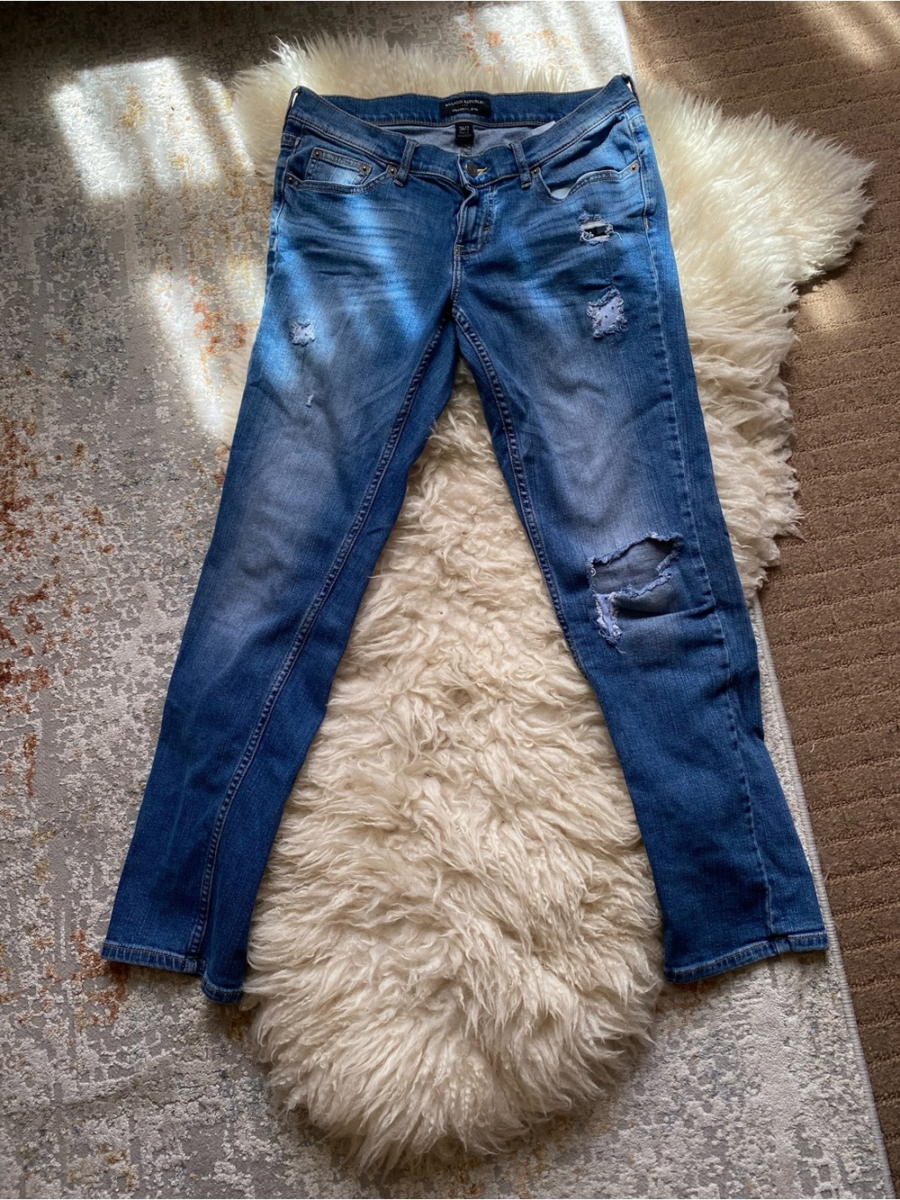 Banana Republic Girlfriend Distressed Jeans – Size 26/2